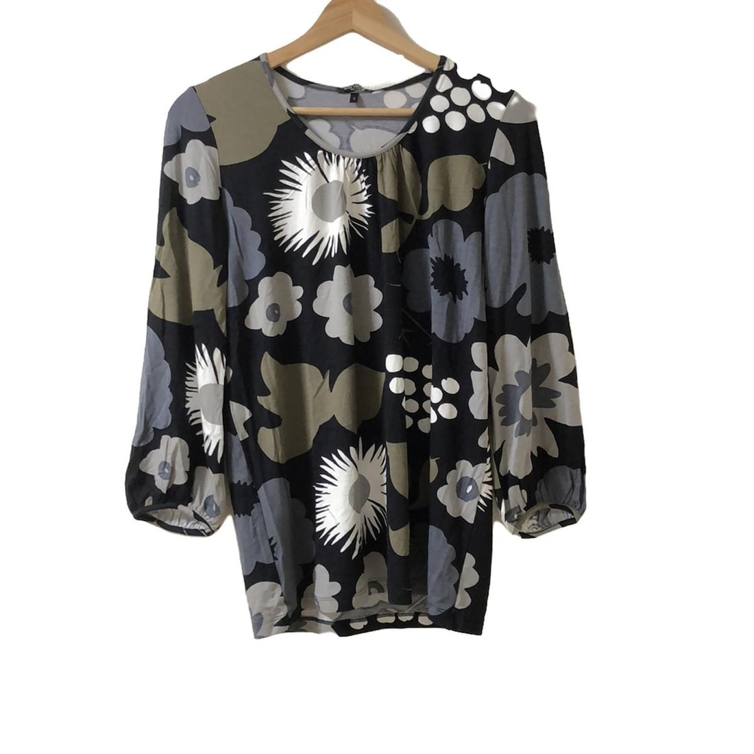 Auth marimekko - Black Khaki Multi: Auth marimekko - Black Khaki Multi Womens Cutsew Condition: Pre-owned - Good Brand: marimekko Style: Cutsew Color: Black, Khaki, Multi Material: Please see the photo of the quality tag ConditionRa