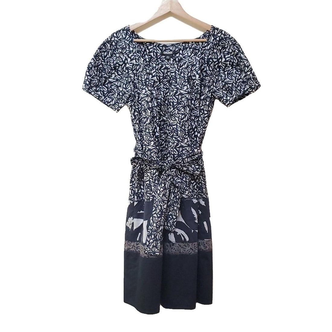 Auth DKNY - Navy White Multi: Auth DKNY - Navy White Multi Womens Dress Condition: Pre-owned - Good Brand: DKNY Style: Dress Color: Navy, White, Multi Material: Please see the photo of the quality tag ConditionRank: 7