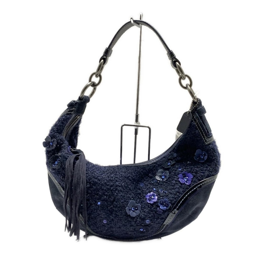 Auth COACH - Navy Chemical Fiber: Auth COACH - Navy Chemical Fiber Handbag Condition: Pre-owned Brand: COACH Style: Handbag Exterior Color: Navy Exterior Material: Chemical Fiber Accessories: Dust Bag ConditionRank: 6