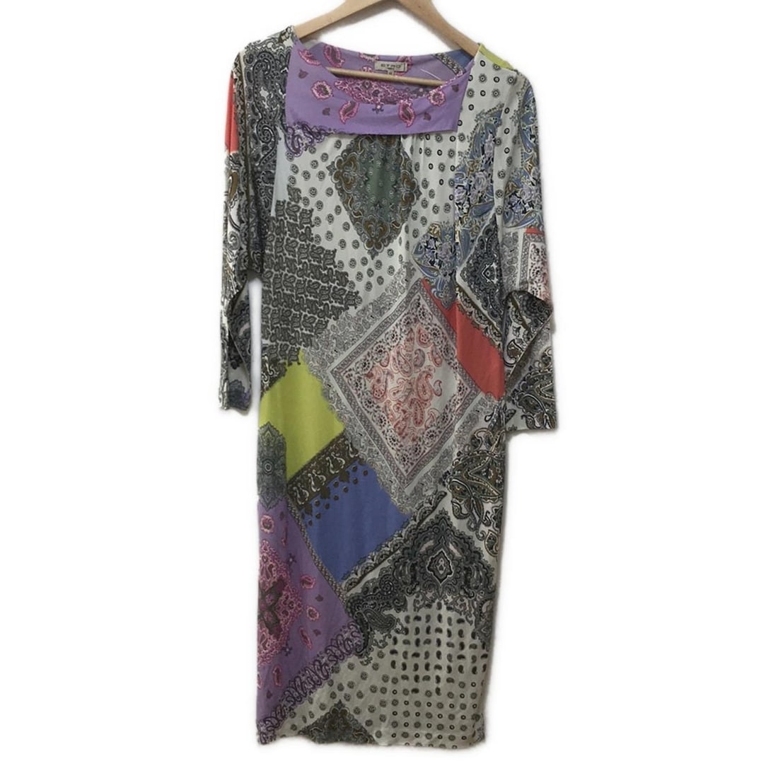 Auth ETRO - Cream Light Purple: Auth ETRO - Cream Light Purple Multi Womens Dress Condition: Pre-owned - Good Brand: ETRO Style: Dress Color: Cream, Light Purple, Multi Material: Please see the photo of the quality tag Condition