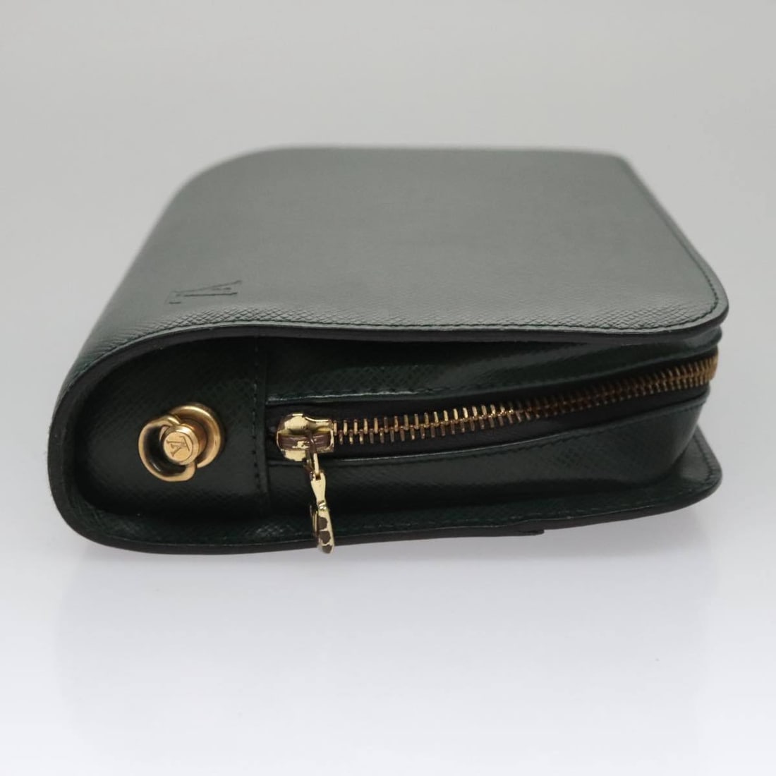 LOUIS VUITTON Taiga Baikal Clutch Bag: LOUIS VUITTON Taiga Baikal Clutch Bag Epicea M30184 LV Auth bs21404 Condition: Pre-owned Brand: LOUIS VUITTON Style: Clutch Bag Material: Taiga Leather Color: Epicea Size: See Description