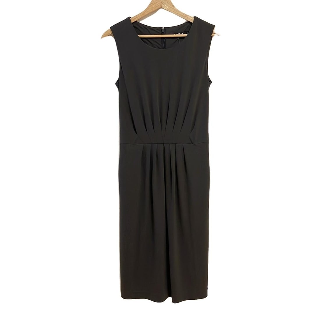 Auth DKNY - Dark Gray Womens: Auth DKNY - Dark Gray Womens Dress Condition: Pre-owned - Good Brand: DKNY Style: Dress Color: Dark Gray Material: Please see the photo of the quality tag ConditionRank: 6 Department: Wom