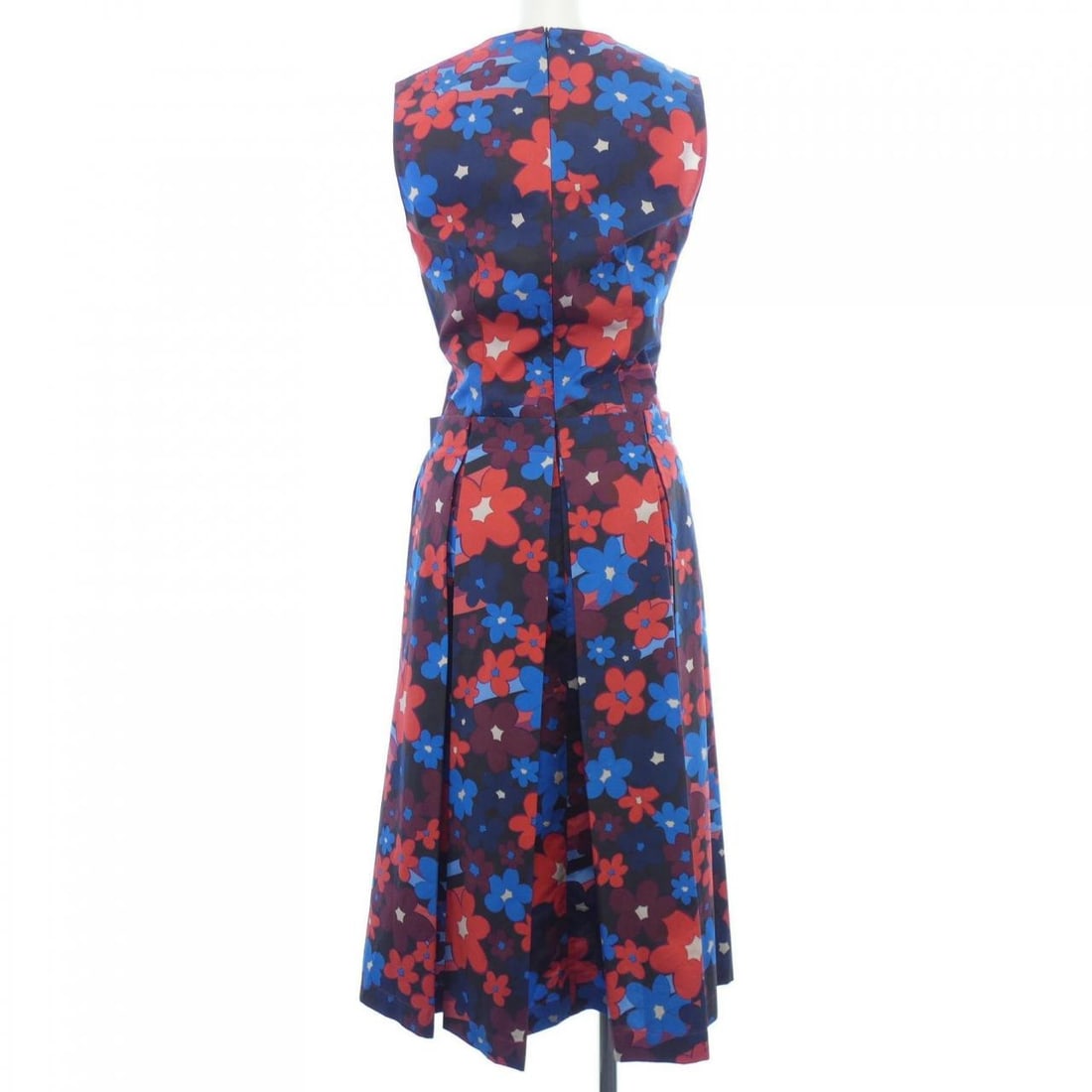 Authentic Marni MARNI Dress #241-003-710-6626: Authentic Marni MARNI Dress #241-003-710-6626 Condition: Pre-owned - Good Brand: Marni Style: ONE-PIECE DRESS Color: Black Blue Red Flower Material: See Image Gender: Ladies Size: 36