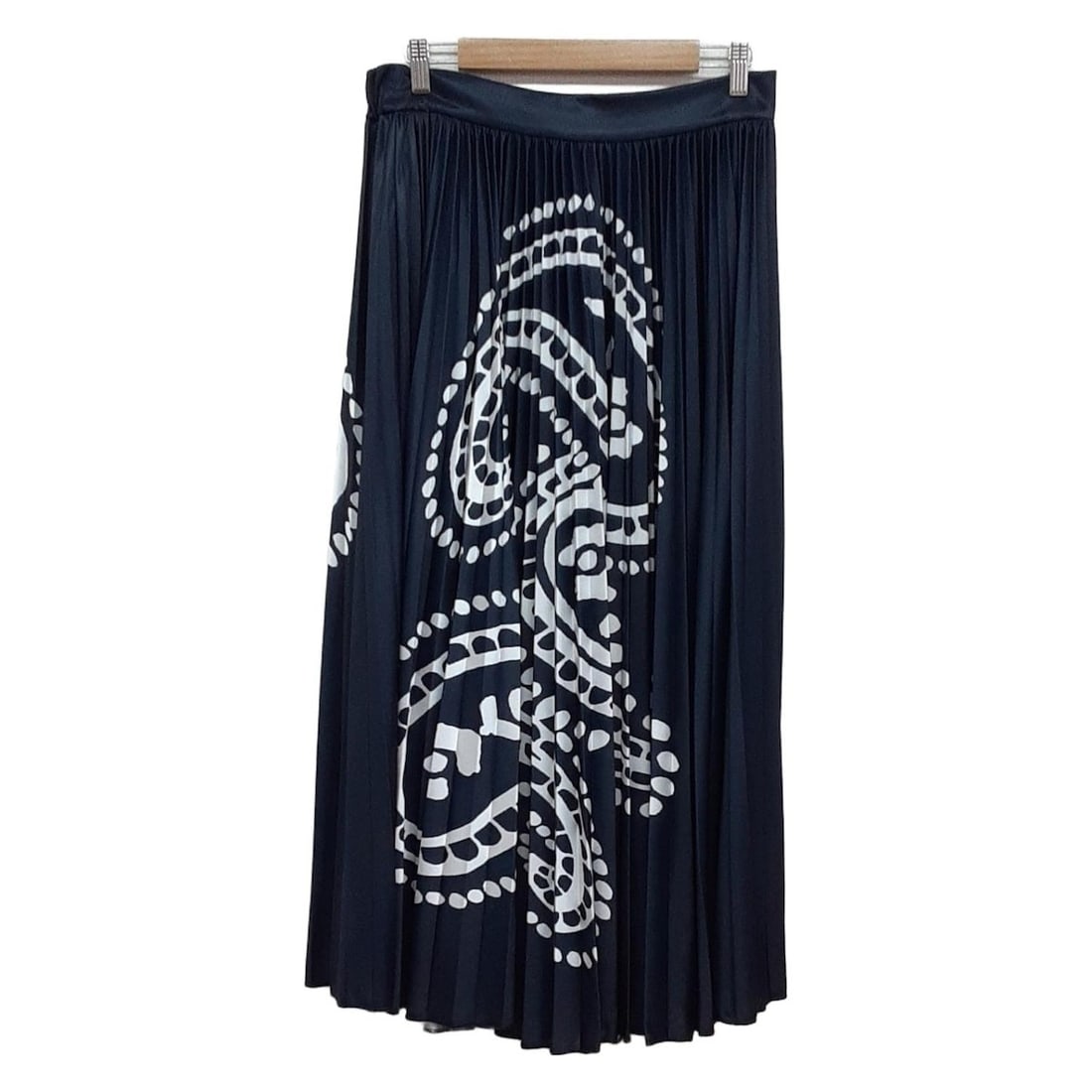 Auth ESCADA - Dark Navy White: Auth ESCADA - Dark Navy White Womens Skirt Condition: Pre-owned - Good Brand: ESCADA Style: Skirt Color: Dark Navy, White Material: Please see the photo of the quality tag ConditionRank: 7 <br