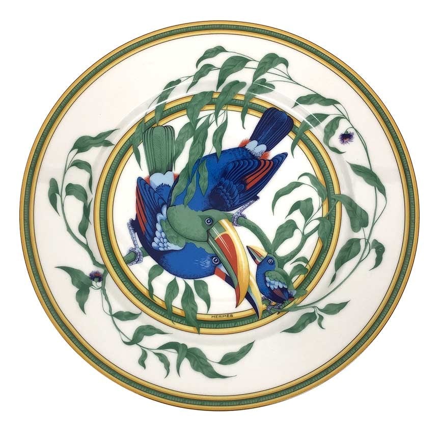 HERMES Tucan Dinner Plate 27cm Large: HERMES Tucan Dinner Plate 27cm Large Plate Ceramic Bird New Condition: Used Brand: HERMES Country: Japan SN: MOR_0820 Color: white Region of Origin: NA Primary Material: Porcelain & Potte