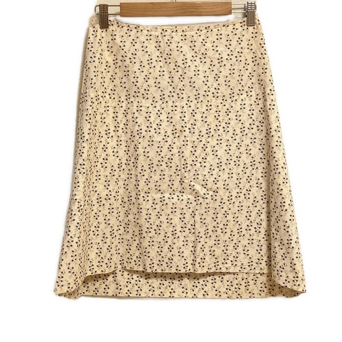 Auth MARNI - Cream Dark Brown: Auth MARNI - Cream Dark Brown Black Womens Skirt Condition: Pre-owned - Good Brand: MARNI Style: Skirt Color: Cream, Dark Brown, Black Material: Please see the photo of the quality tag ConditionRa