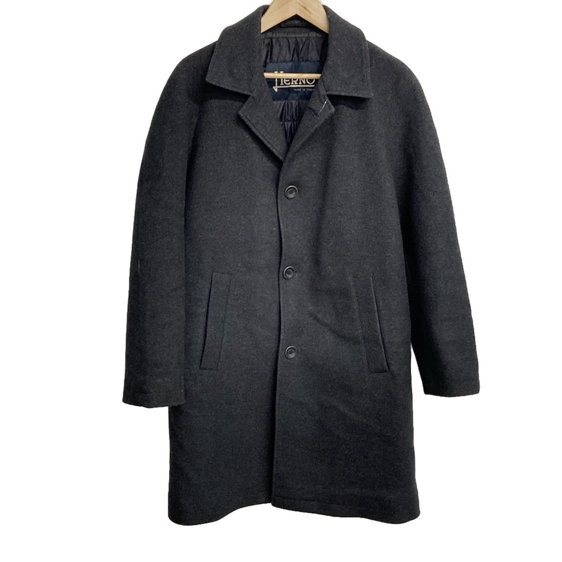 Auth HERNO - Dark Gray Mens: Auth HERNO - Dark Gray Mens Coat Condition: Pre-owned - Good Brand: HERNO Style: Coat Color: Dark Gray Outer Shell Material: Please see the photo of the quality tag ConditionRank: 6+ Depa