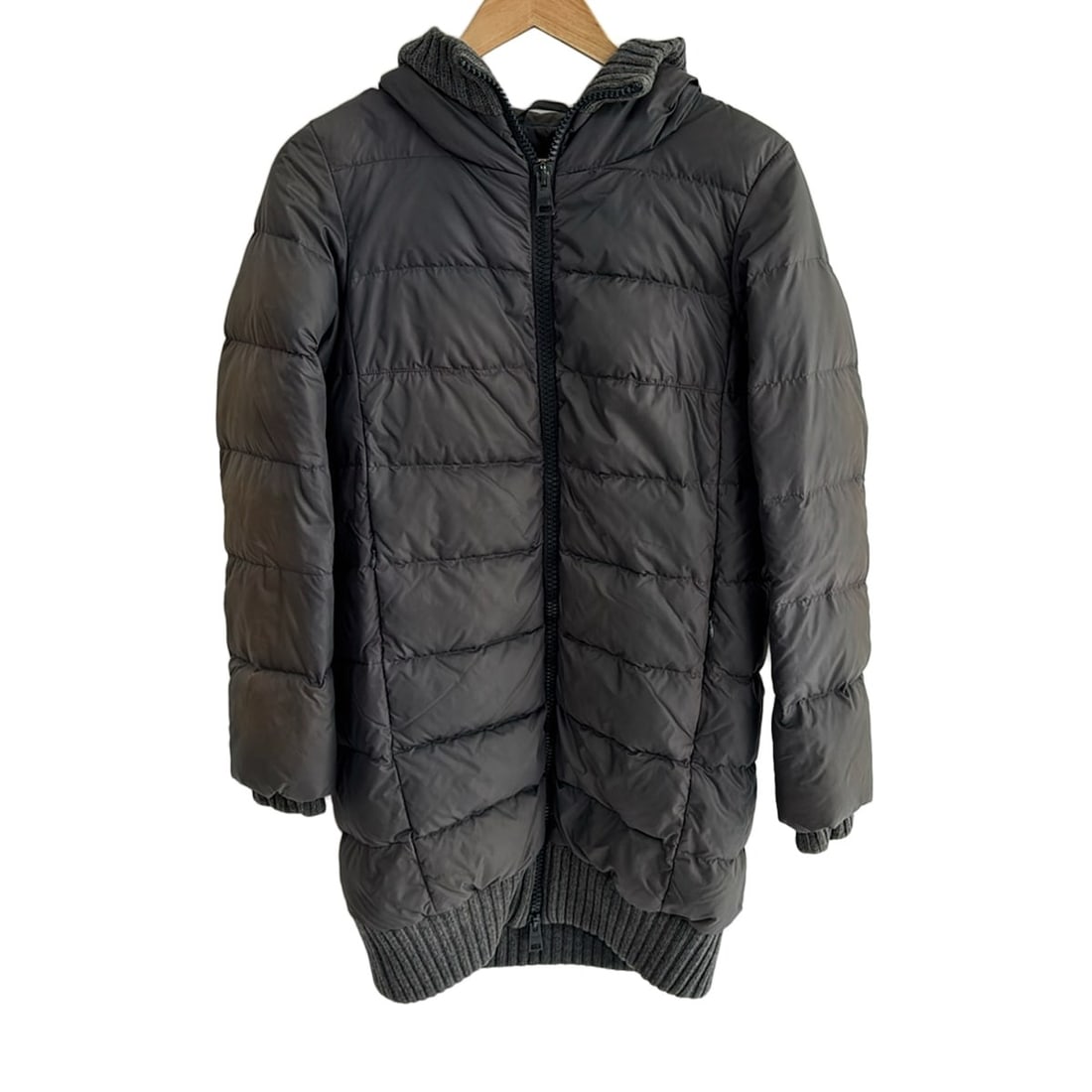 Auth HERNO - Gray Beige Womens: Auth HERNO - Gray Beige Womens Down Coat Condition: Pre-owned - Good Brand: HERNO Style: Down Coat Color: Gray Beige Outer Shell Material: Please see the photo of the quality tag ConditionRank: 5