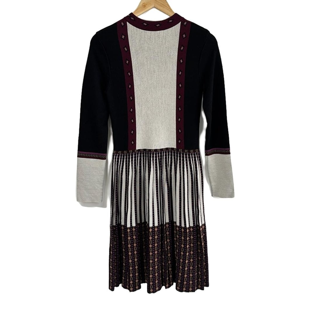 Auth ETRO - Black Bordeaux Cream: Auth ETRO - Black Bordeaux Cream Womens Dress Condition: Pre-owned - Good Brand: ETRO Style: Dress Color: Black, Bordeaux, Cream Material: Please see the photo of the quality tag ConditionRank: 6