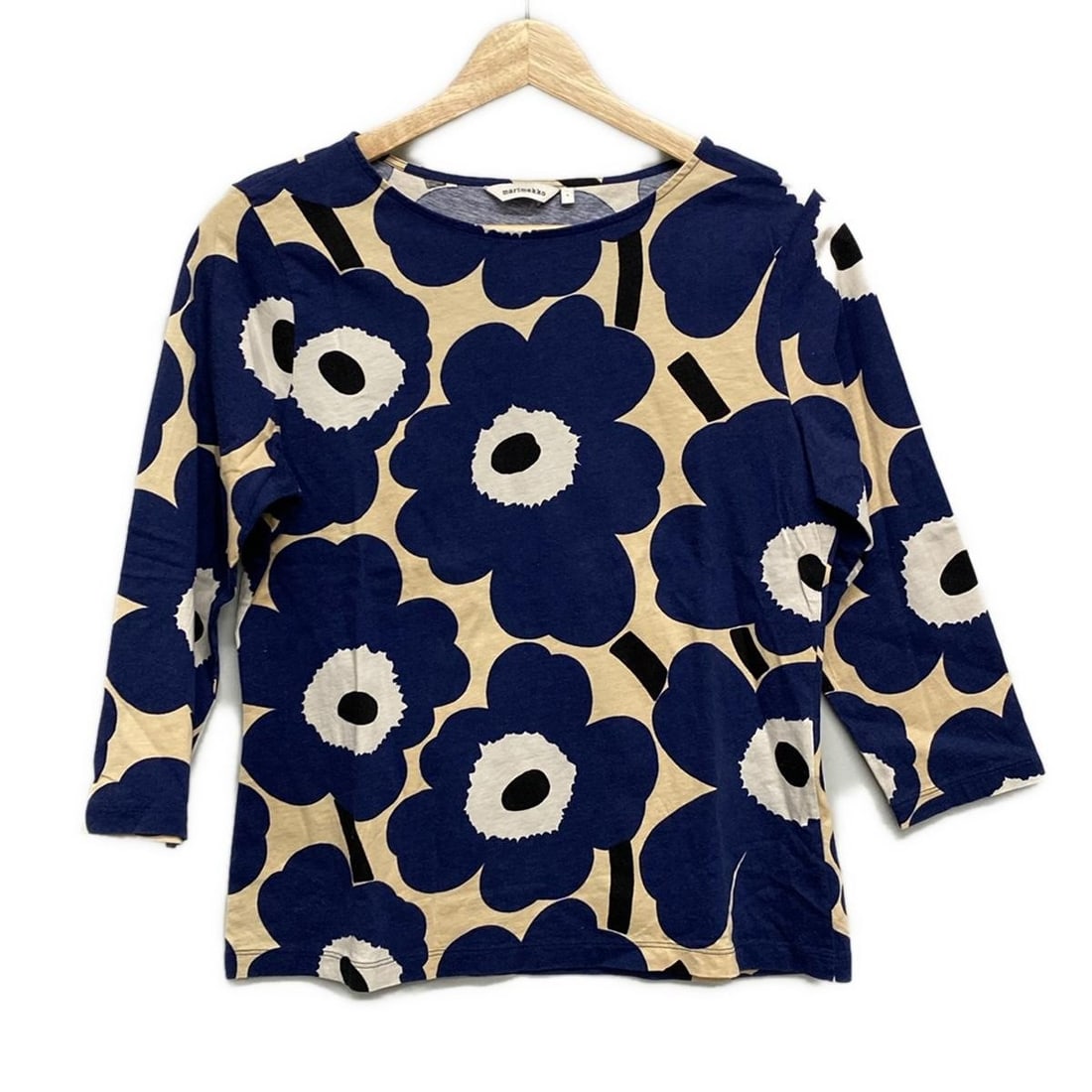 Auth marimekko - Beige Dark Navy: Auth marimekko - Beige Dark Navy Multi Womens Cutsew Condition: Pre-owned - Good Brand: marimekko Style: Cutsew Color: Beige, Dark Navy, Multi Material: Please see the photo of the quality tag Con