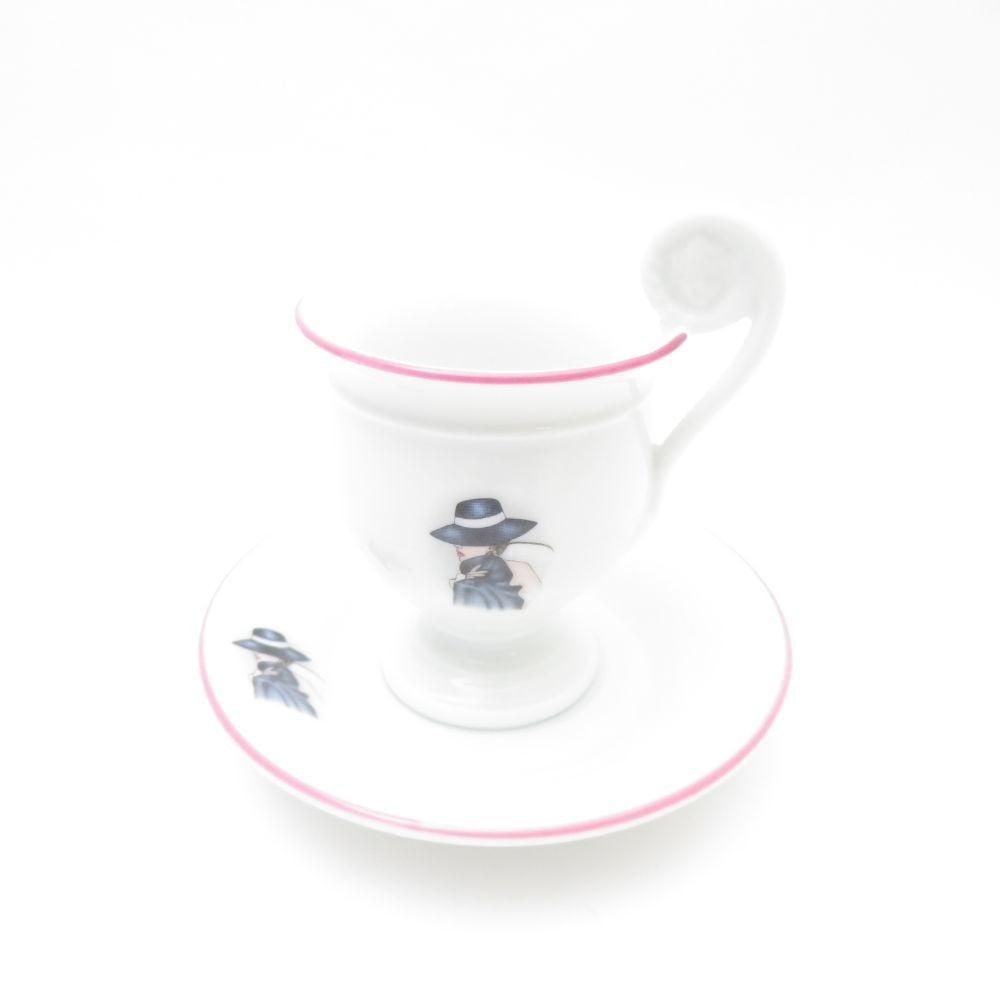 Richard Ginori condition Richard chocolate cup: Richard Ginori condition Richard chocolate cup & saucer rare Condition: Used Brand: Richard Ginori Country: Japan SN: MOR_0820 Type: Cup & Saucer Color: multicolor Pattern: NA Or