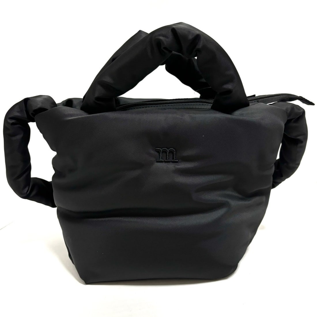 Auth marimekko Daily Pillow Solid 091642: Auth marimekko Daily Pillow Solid 091642 Black Polyester - Shoulder Bag Condition: Pre-owned Brand: marimekko Style: Shoulder Bag Exterior Color: Black Exterior Material: Polyester Model Number: 0