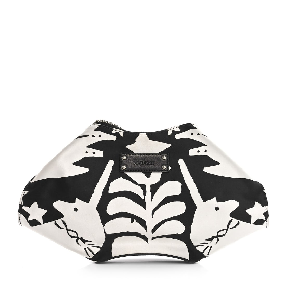 Alexander Mcqueen Silk De Manta Naive: Alexander Mcqueen Silk De Manta Naive Pagan Print Clutch Black White Brand: ALEXANDER MCQUEEN Condition: Excellent Condition Details: Exterior: Scuffs, marks, , Dust bag Base length: 5 in Longest leng
