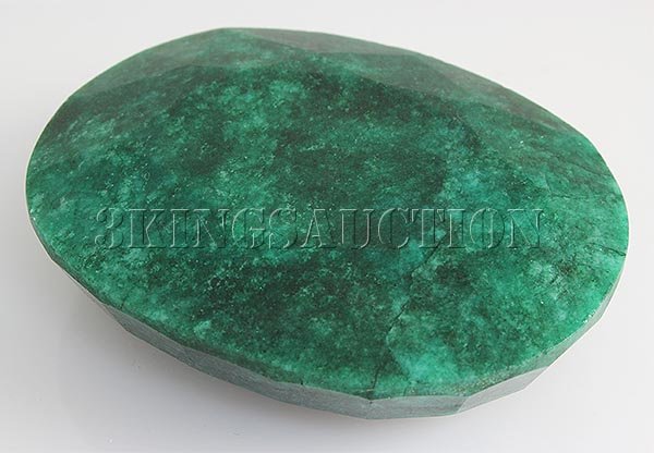 Natural Emerald Beryl 542.50ctw Loose Gemstone Oval Cut: Natural Emerald Beryl 542.50ctw Loose Gemstone Oval Cut **|**|** 66x53x20mm Emerald Beryl Faceted Loose Gemstone Oval Shape ; MSRP: $4200