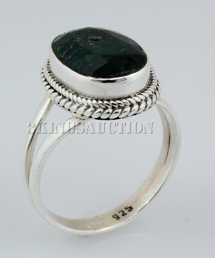 EMERALD BERYL 25.37CTW STERLING SILVER RING: EMERALD BERYL 25.37CTW STERLING SILVER RING **|**|** 14X10MM OVAL SHAPE EMERALD BERYL STERLING SILVER RING; SIZE 7-8 ; MSRP: $100