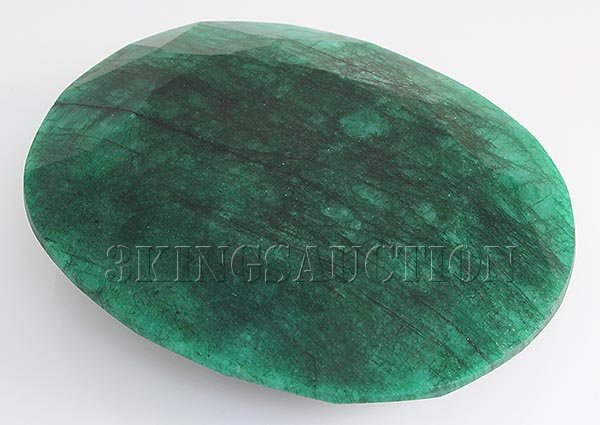 Big Emerald Beryl 1049.50ctw Loose Gemstone Oval Cut: Big Emerald Beryl 1049.50ctw Loose Gemstone Oval Cut **|**|** 87x72x21mm Emerald Beryl Faceted Loose Gemstone Oval Shape ; MSRP: $8100