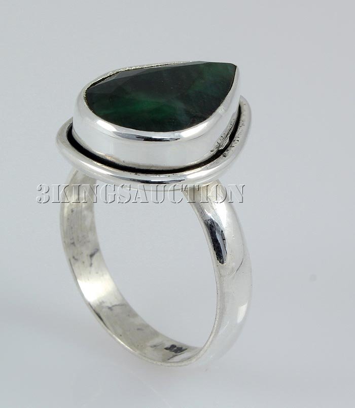 EMERALD BERYL 25.77CTW STERLING SILVER RING: EMERALD BERYL 25.77CTW STERLING SILVER RING **|**|** 15X11MM PEAR SHAPE EMERALD BERYL BEZEL TYPE SILVER RING; SIZE 7-8 ; MSRP: $100