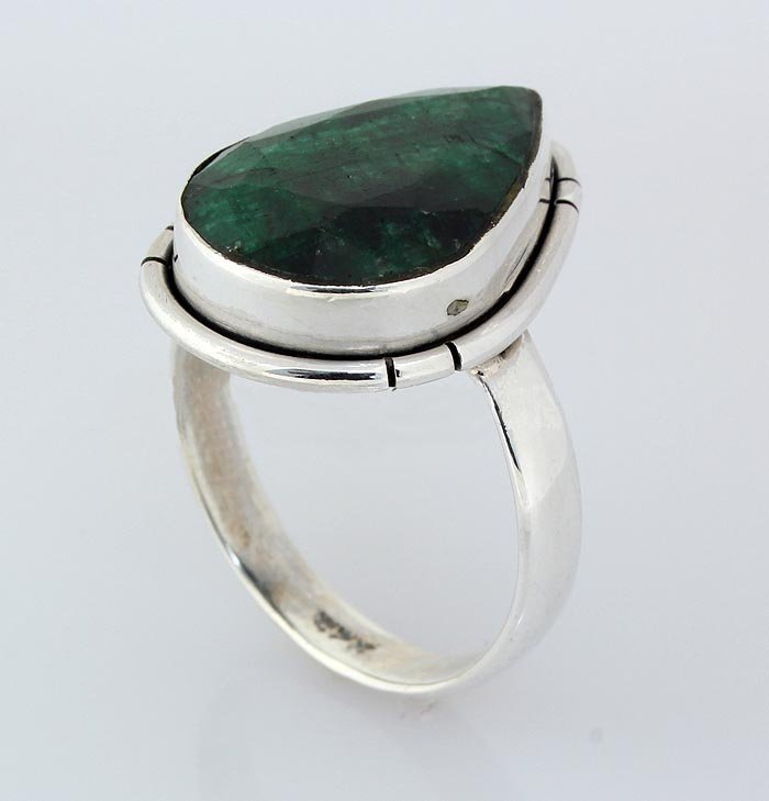 EMERALD BERYL 23.86CTW STERLING SILVER RING: EMERALD BERYL 23.86CTW STERLING SILVER RING **|**|** 18X11MM PEAR SHAPE EMERALD BERYL BEZEL TYPE SILVER RING; SIZE 8 ; MSRP: $100