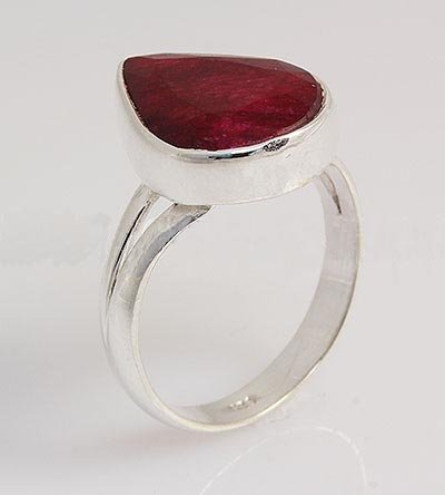 RUBY CORRUNDUM 24.20CTW BEZEL DESIGN SILVER RING: RUBY CORRUNDUM 24.20CTW BEZEL DESIGN SILVER RING **|**|** STERLING PEAR RING WITH 15X11MM APPROX RUBY CORRUNDUM GEMSTONE ; MSRP: $200