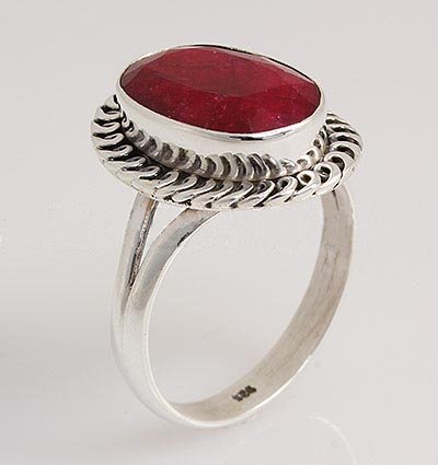 RUBY CORRUNDUM 27.20CTW ANTIQUE LOOKS .925 RING: RUBY CORRUNDUM 27.20CTW ANTIQUE LOOKS .925 RING **|**|** STERLING SILVER OVAL RING WITH 14X10MM APPROX RUBY CORRUNDUM GEMSTONE ; MSRP: $100