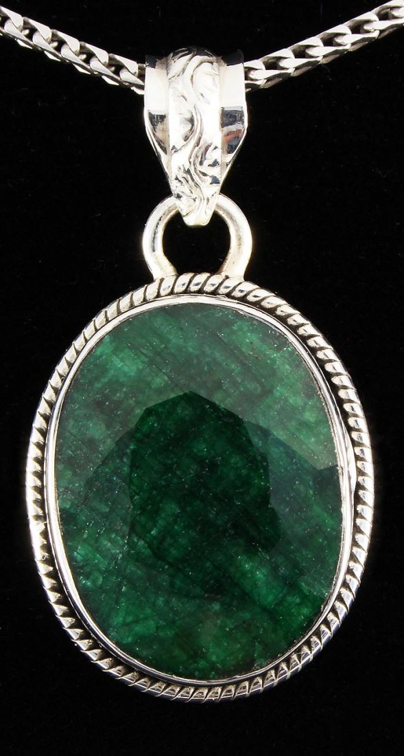 NATURAL EMERALD BERYL 29.10CTW SILVER PENDANT: STERLING SILVER OVAL PENDANT WITH 19X15MM APPROX EMERALD BERYL GEMSTONE