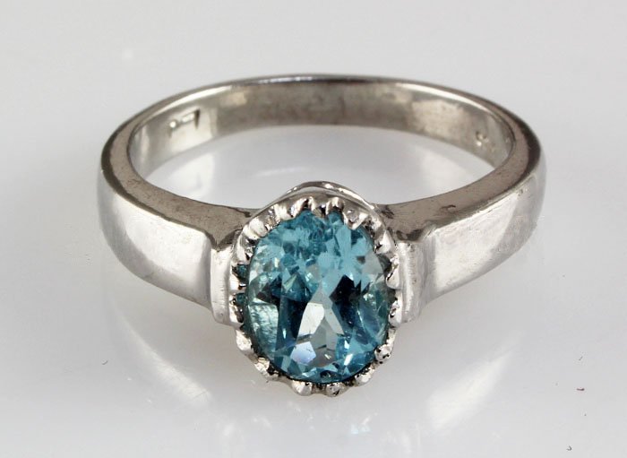 Simple 18.30CTW Oval Blue Zircon Silver Ring: Simple Sky Blue Gemstone Silver Oval Ring; Size: 8x6mm; ctw: 2.00; stone count: 1; gram weight: 3.26; ring size: 7