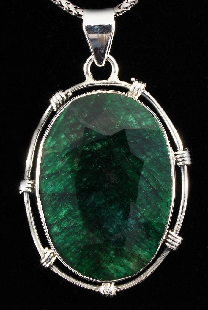 NATURAL EMERALD BERYL 75.65CTW SILVER PENDANT: STERLING SILVER OVAL PENDANT WITH 32X23MM APPROX EMERALD BERYL GEMSTONE