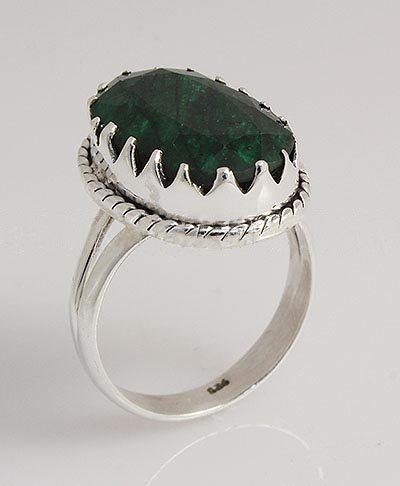 EMERALD BERYL 30.93CTW UNIQUE DESIGN SILVER RING: STERLING SILVER OVAL RING WITH 17X11MM APPROX EMERALD BERYL GEMSTONE