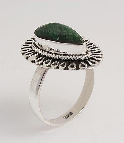 EMERALD BERYL 28.23CTW ANTIQUE LOOKS SILVER RING: STERLING SILVER PEAR RING WITH 14X8MM APPROX EMERALD BERYL GEMSTONE