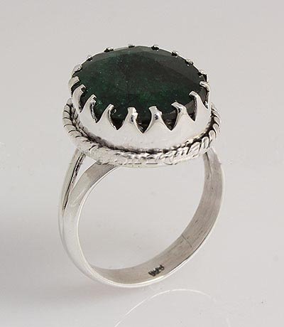 EMERALD BERYL 27.05CTW UNIQUE DESIGN SILVER RING: EMERALD BERYL 27.05CTW UNIQUE DESIGN SILVER RING **|**|** STERLING SILVER OVAL RING WITH 15X12MM APPROX EMERALD BERYL GEMSTONE ; MSRP: $100