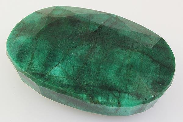 Natural Emerald Beryl 521.00ctw Loose Gemstone Oval Cut: Natural Emerald Beryl 521.00ctw Loose Gemstone Oval Cut **|**|** 66x46x22mm Emerald Beryl Faceted Loose Gemstone Oval Shape ; MSRP: $1600