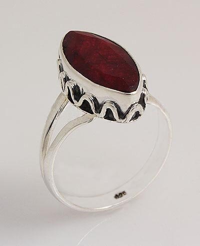 RUBY CORRUNDUM 23.75CTW ANTIQUE LOOKS .925 RING: RUBY CORRUNDUM 23.75CTW ANTIQUE LOOKS .925 RING **|**|** STERLING SILVER MARQUISE RING WITH 18X8MM APPROX RUBY CORRUNDUM GEMSTONE ; MSRP: $100
