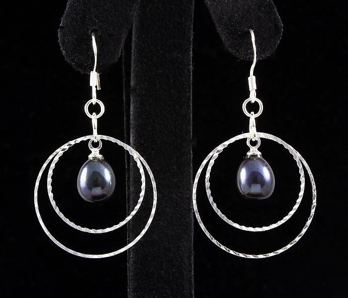 Pearl Dangling 3.67g Diamond Cut Design Silver Earring: Pearl Dangling 3.67g Diamond Cut Design Silver Earring **|**|** 1.75 Inches Long Dangling Hook Earring with Black Color Freshwater Pearls 7-8mm in Size ; MSRP: $100