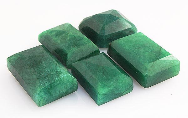193.83ctw Faceted Loose Emerald Beryl Gemstone Lot of 5: 193.83ctw Faceted Loose Emerald Beryl Gemstone Lot of 5 **|**|** Mix Sizes Emerald & Square Shape Faceted Emerald Beryl Loose Gemstone ; MSRP: $1600