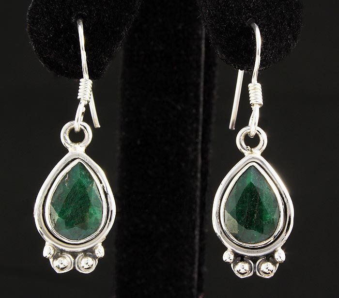 EMERALD BERYL 24.34CTW MINI SILVER HOOK EARRING: EMERALD BERYL 24.34CTW MINI SILVER HOOK EARRING **|**|** 11X8MM CUTE PEAR SHAPE EMERALD BERYL BEZEL TYPE SILVER HOOK EARRING ; MSRP: $300
