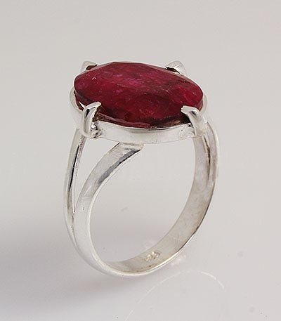 RUBY CORRUNDUM 19.50CTW UNIQUE DESIGN .925 RING: RUBY CORRUNDUM 19.50CTW UNIQUE DESIGN .925 RING **|**|** STERLING OVAL RING WITH 14X10MM APPROX RUBY CORRUNDUM GEMSTONE ; MSRP: $200
