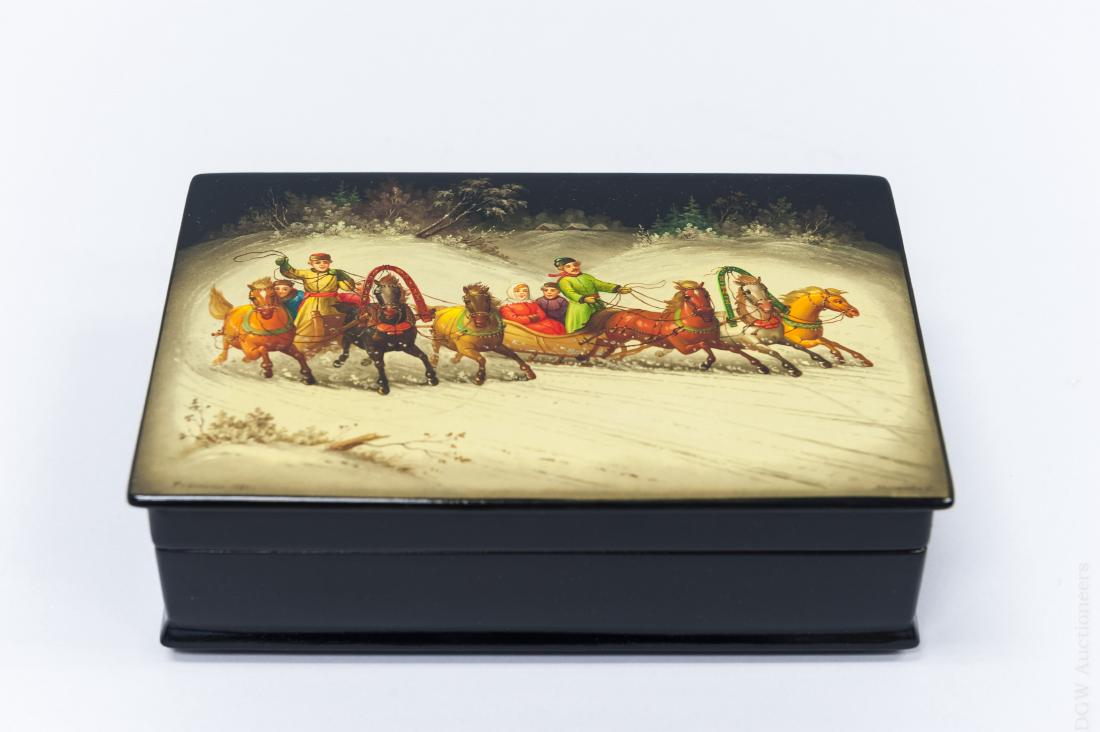 Fedoskino 1982 Russian Lacquer Box. (1 of 9)