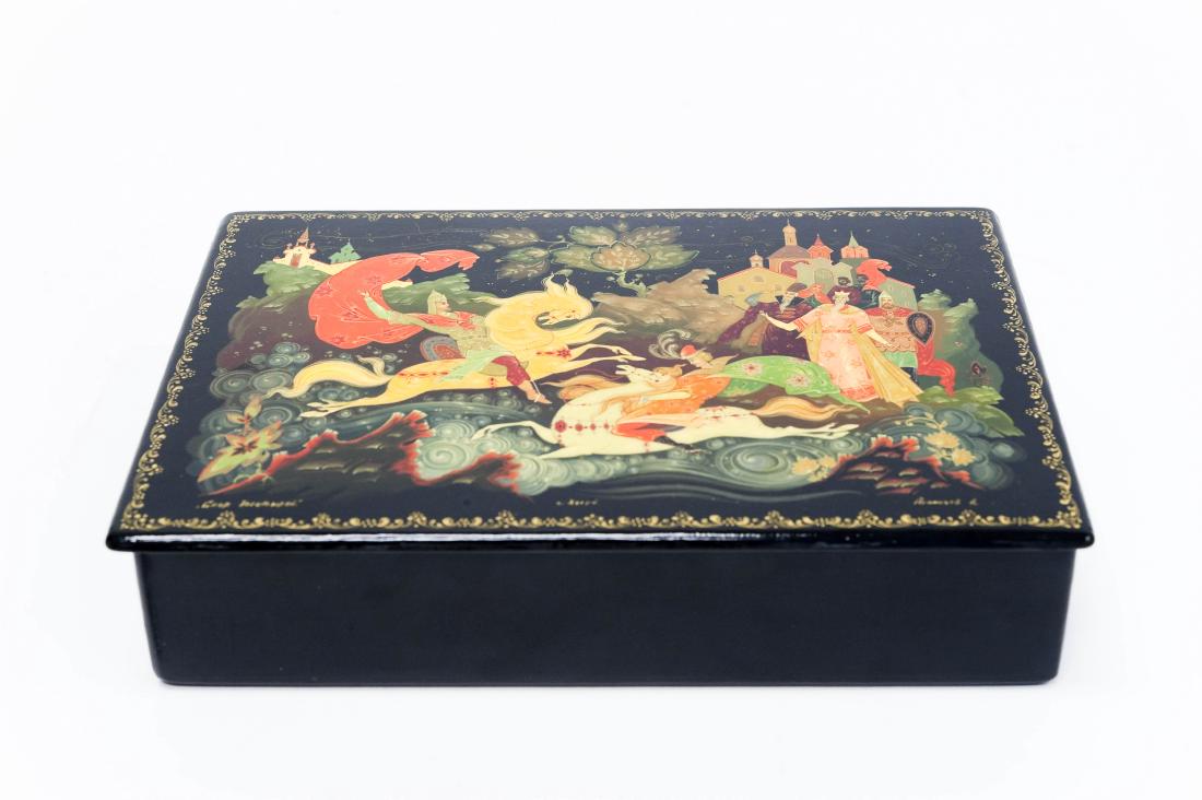 Manachev Kholui Russian Lacquer Box. (1 of 7)