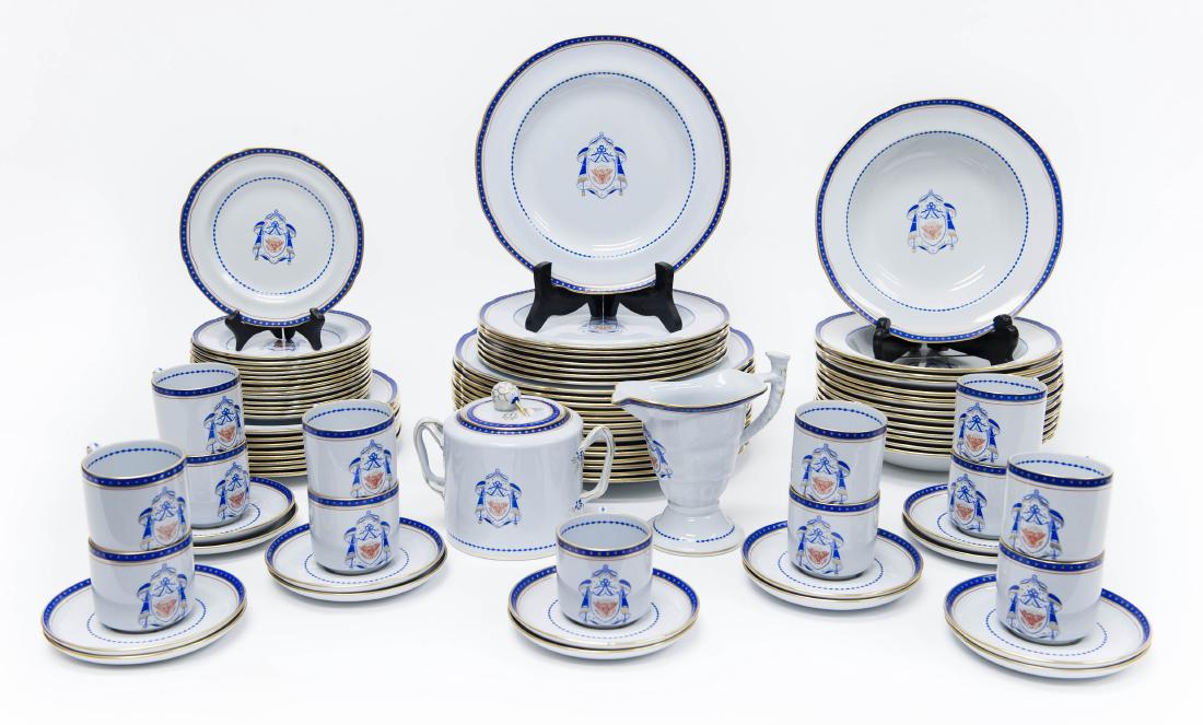 Spode Y51 Independence Eagle Dinner Service.: Spode Y51 porcelain dinner service, Independence Eagle. (Fine Stone and New Stone). 6-pc setting for 12 with extras plus sugar and creamer. 87 pieces.