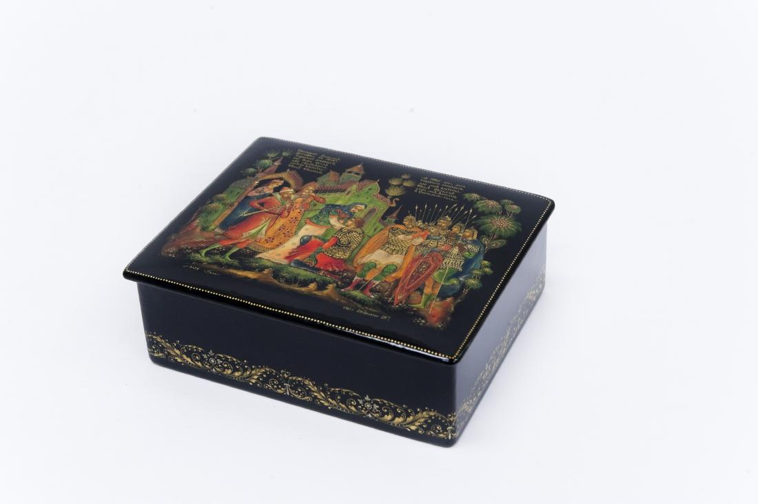 Kozhokin Palekh Russian Lacquer Box. (1 of 8)