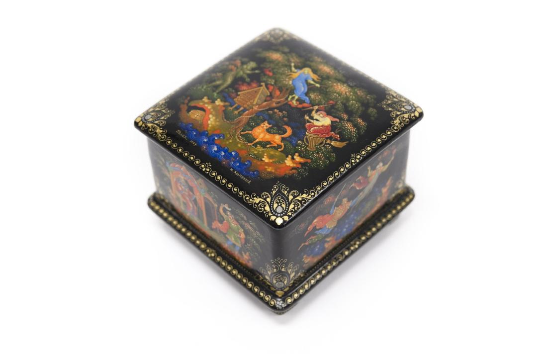 Krisenkov Palekh Russian Lacquer Box. (1 of 5)
