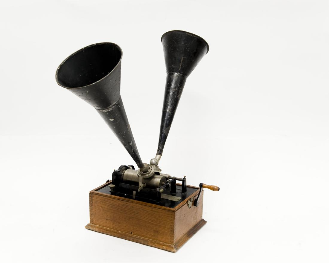 Edison "Suitcase" Gramophone, Polyphone Reproducers. (1 of 10)