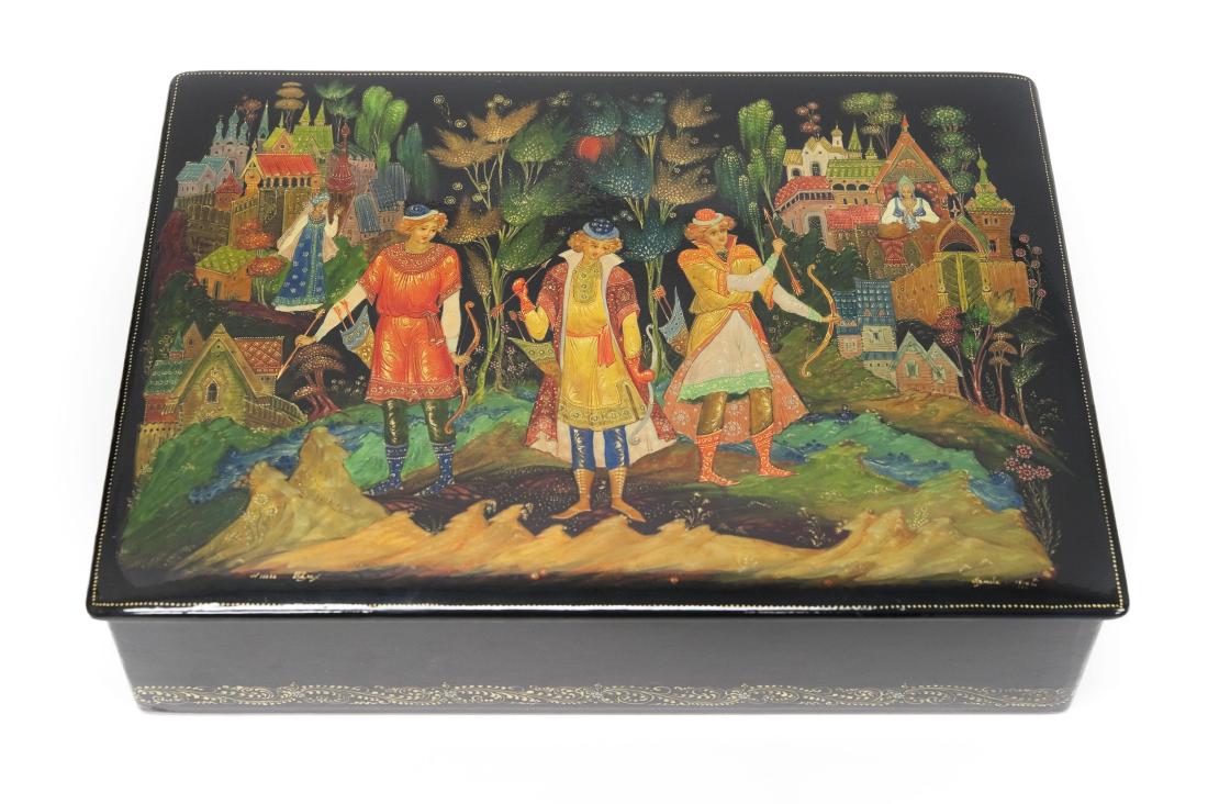 Lyatova Palekh Russian Lacquer Box. (1 of 6)