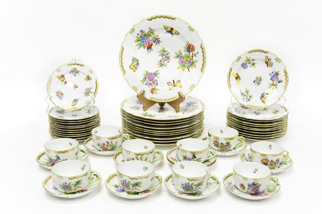 Herend Queen Victoria Porcelain Dinner Service. (1 of 9)