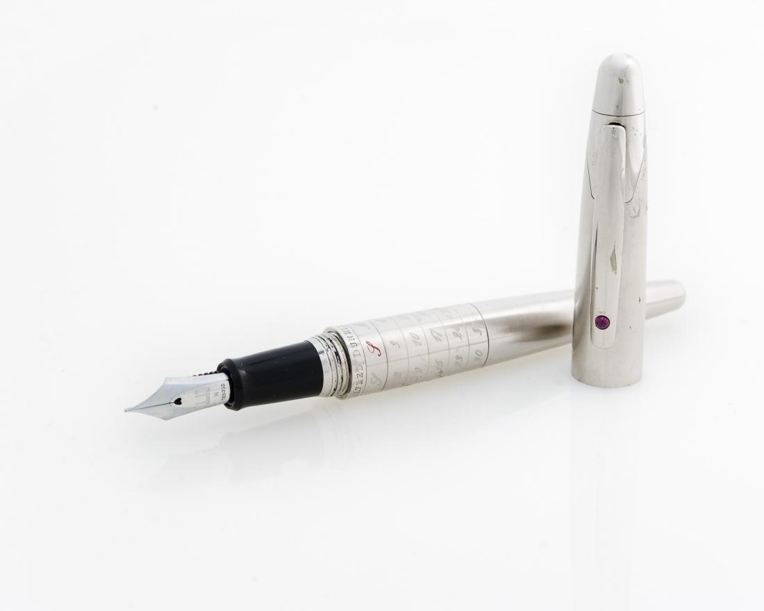 Alfred Dunhill Longitude Fountain Pen with 18 nib. (1 of 5)