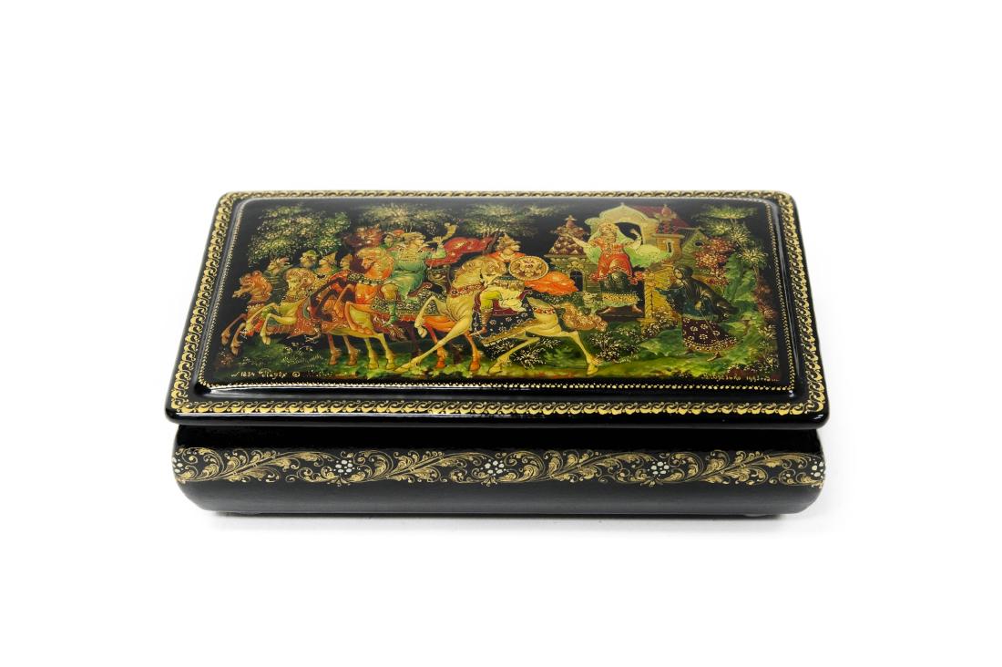 Vlezko Palekh Russian lacquer Box. (1 of 9)