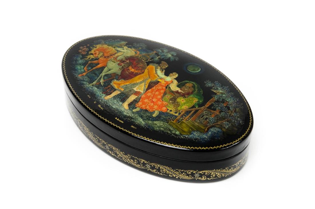 Vyugin Palekh Russian lacquer Box. (1 of 9)