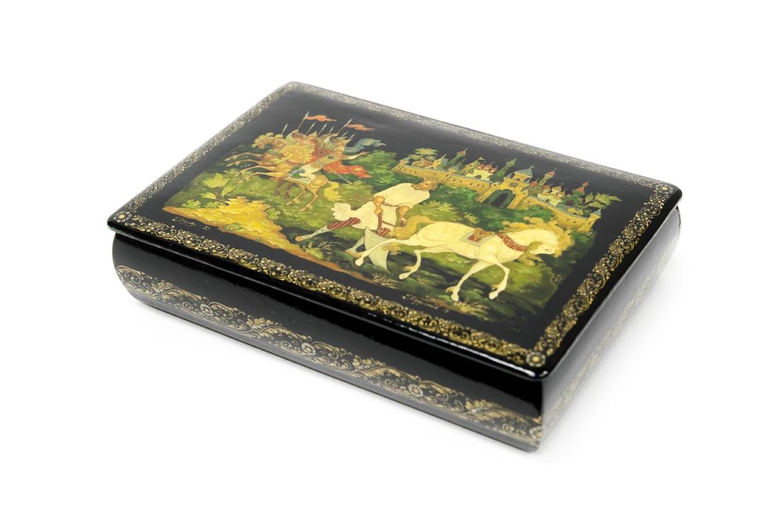 Bogdanov Palekh Russian lacquer Box. (1 of 8)