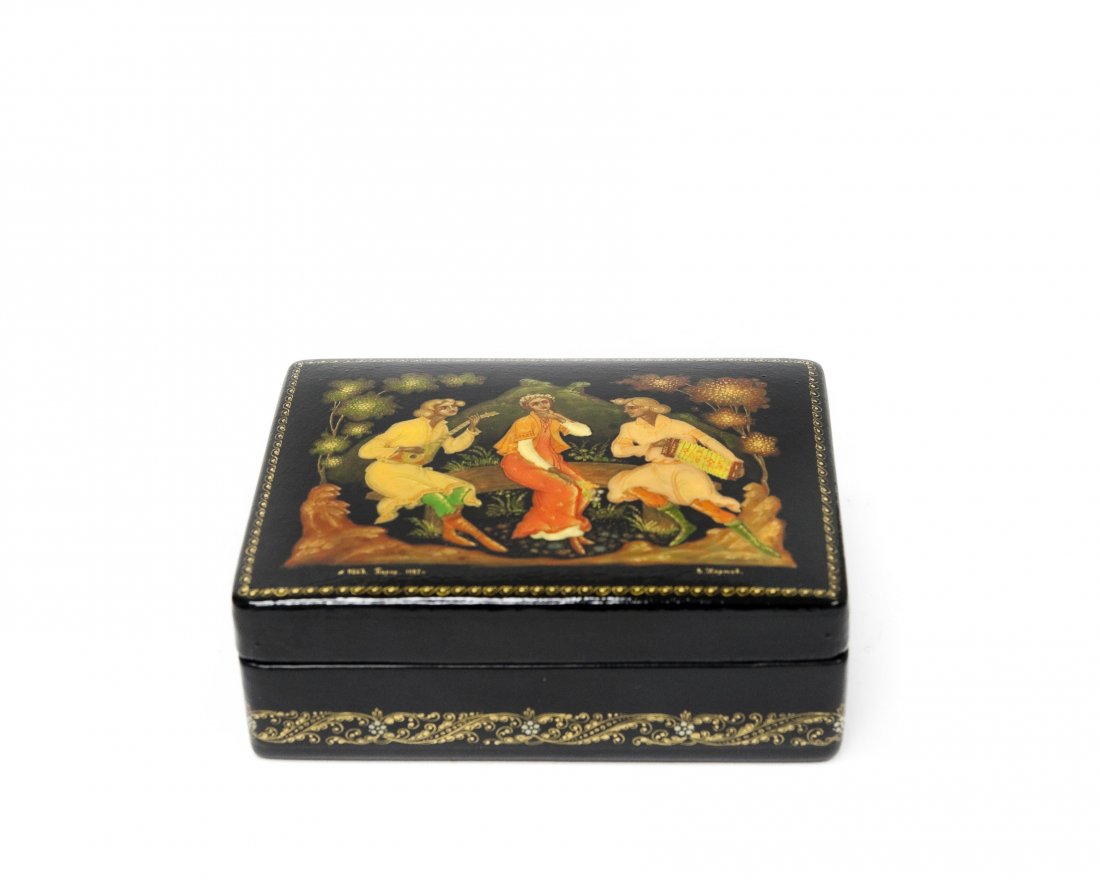 Zoltov Palekh Russian Lacquer Box. (1 of 8)