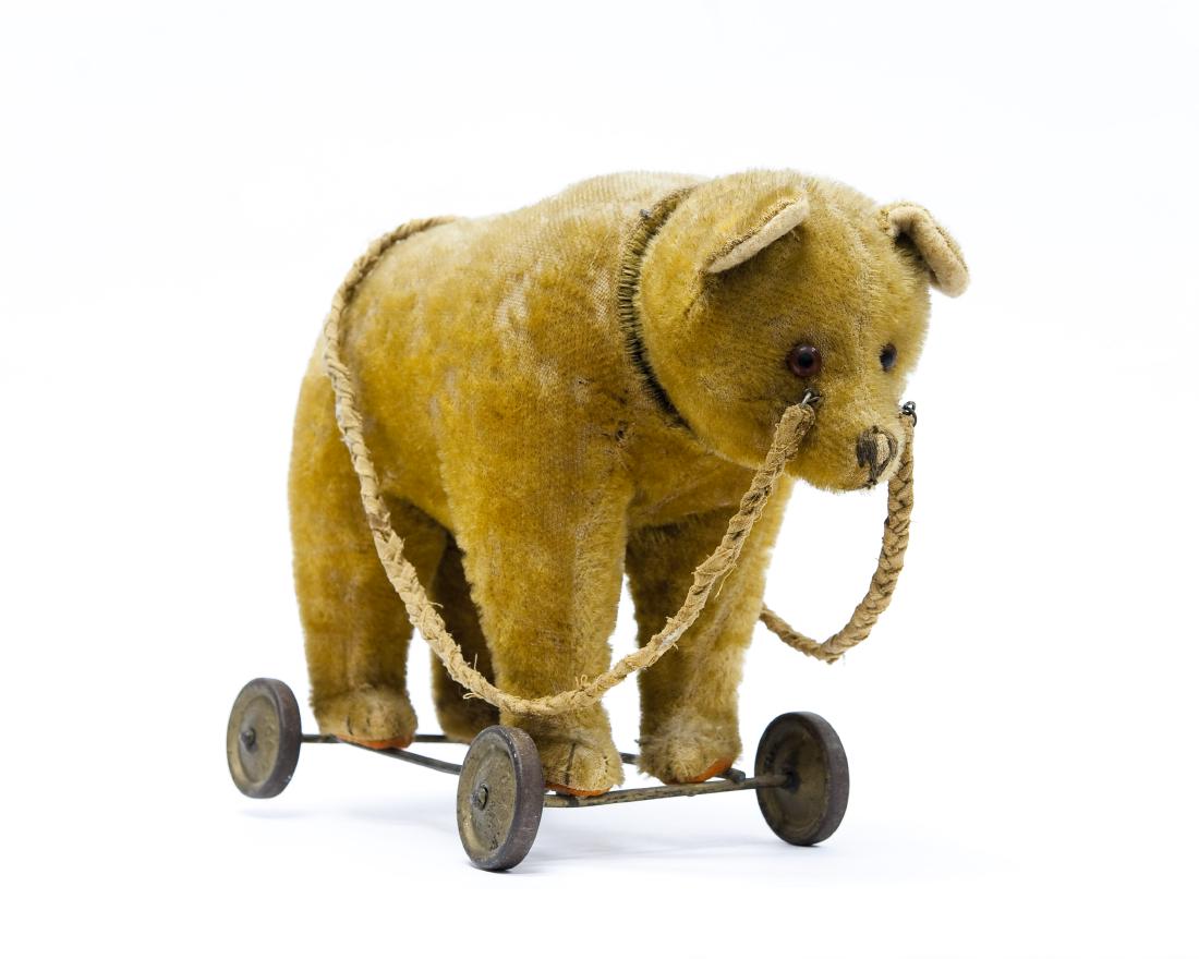 Vintage Schuco Mohair Bear.: Vintage Schuco mohair bear on wheels. Circa 1930.